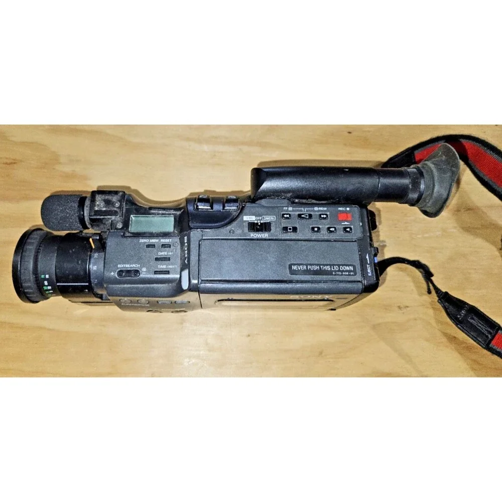 Sony Handycam CCD-F40 Video8 Camcorder w/ Manual Battery Powers On PART REPAIR
